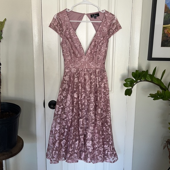 Lulu’s Jacqueline Lavender Floral Embroidered Backless Midi Dress - Picture 4 of 8